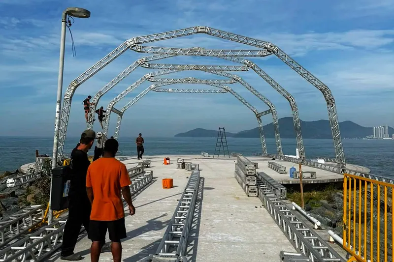 Arena inédita transforma o Molhe do Pontal Norte em palco de noite internacional de boxe
