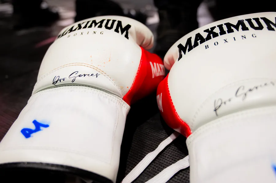 Detalhe das luvas antes do combate
