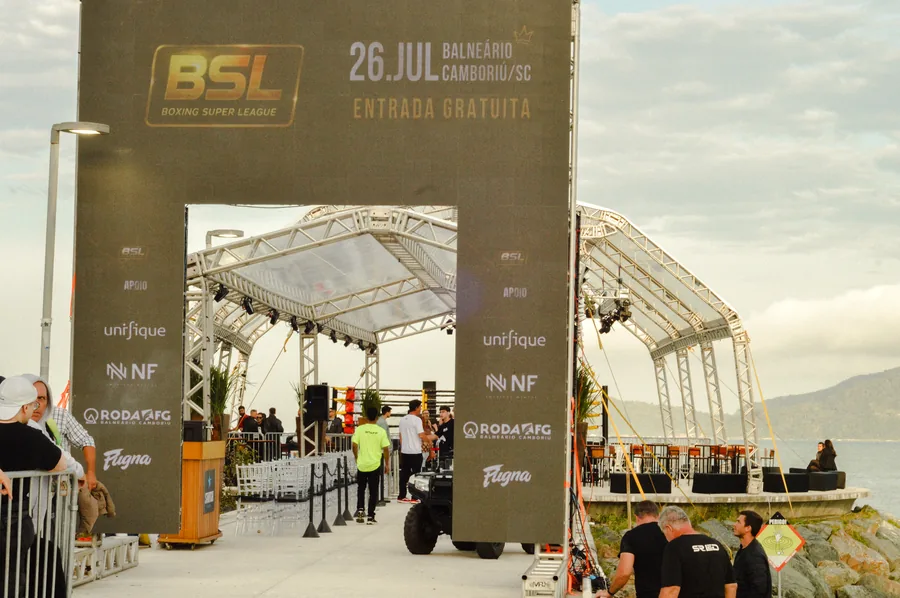 Portal de entrada com logos dos patrocinadores